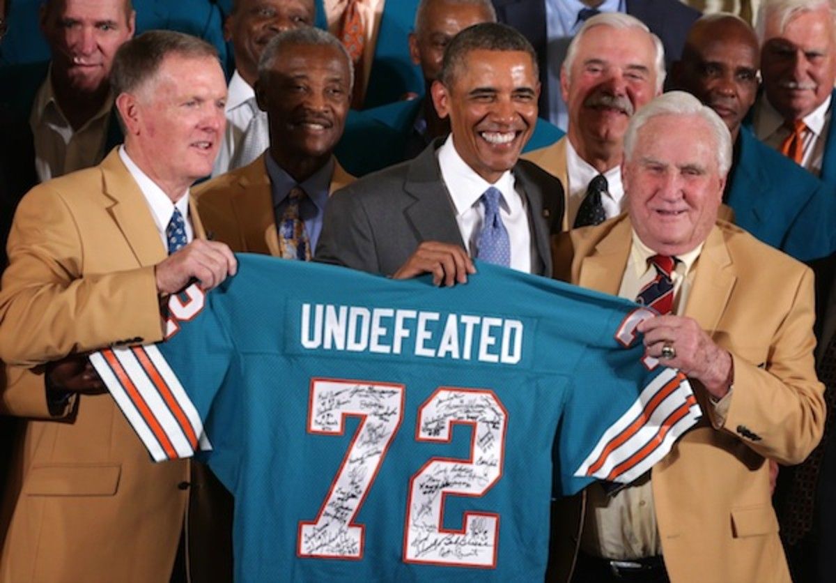 President Obama Hosts The 1972 Superbowl Champion Miami Dolphins
