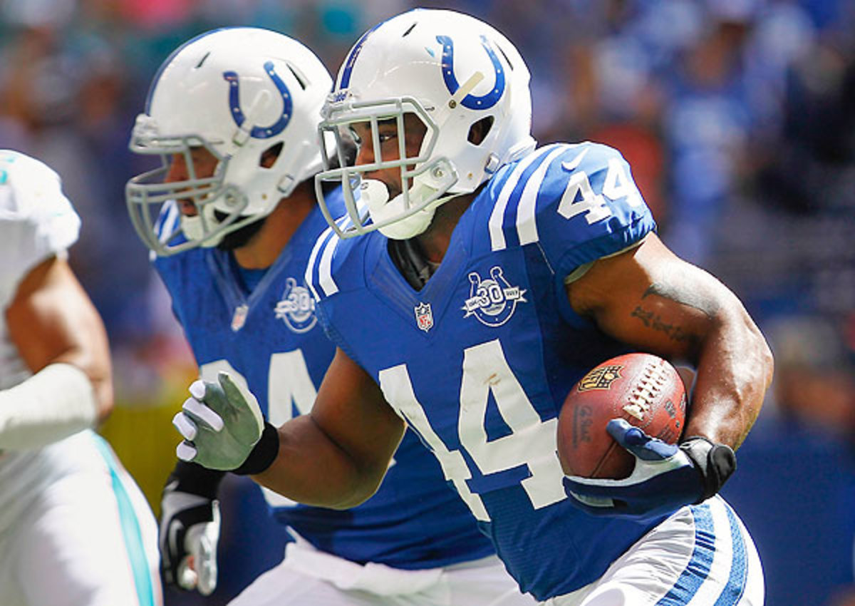 Ahmad Bradshaw re-signs with Indianapolis Colts