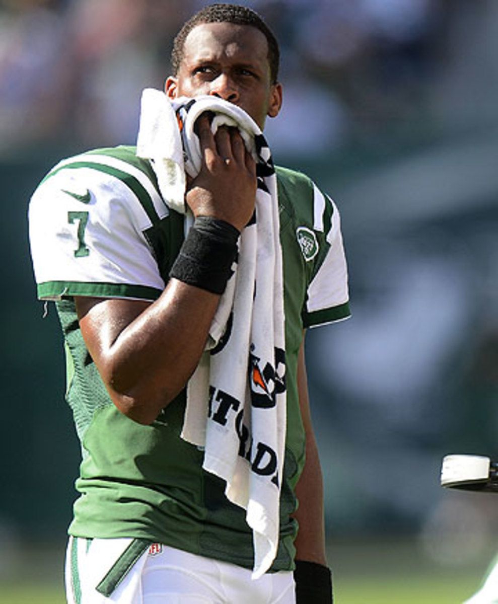 In the Jets' three-game losing streak, Geno Smith has five turnovers and a 54.6 percent completion rate. (Ron Antonelli/Getty Images)
