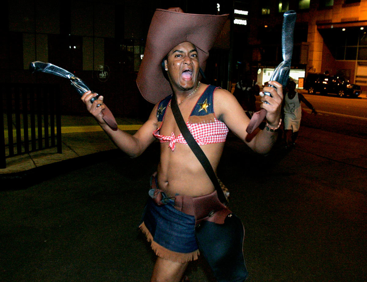 2007-Jailen-Peguero-rookie-hazing.jpg