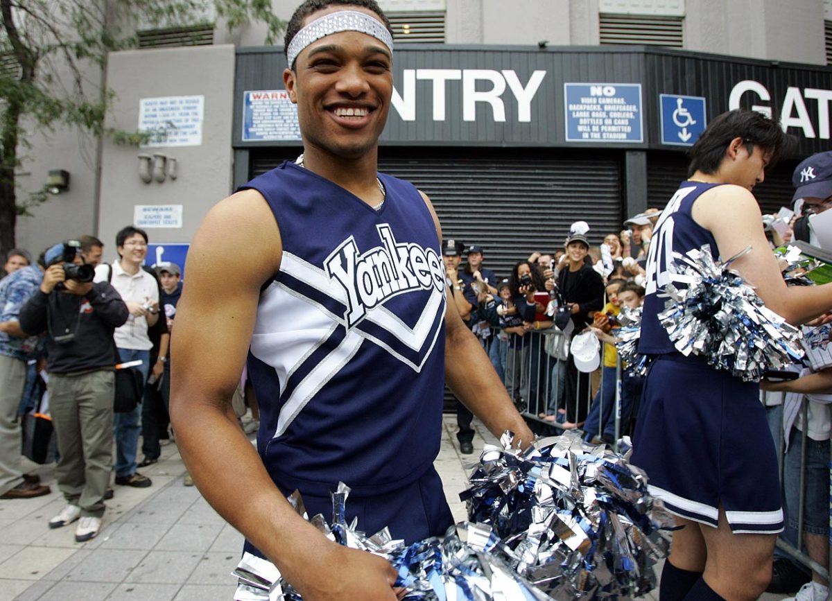 2005-robinson-cano-chien-ming-wang-cheerleaders_0.jpg