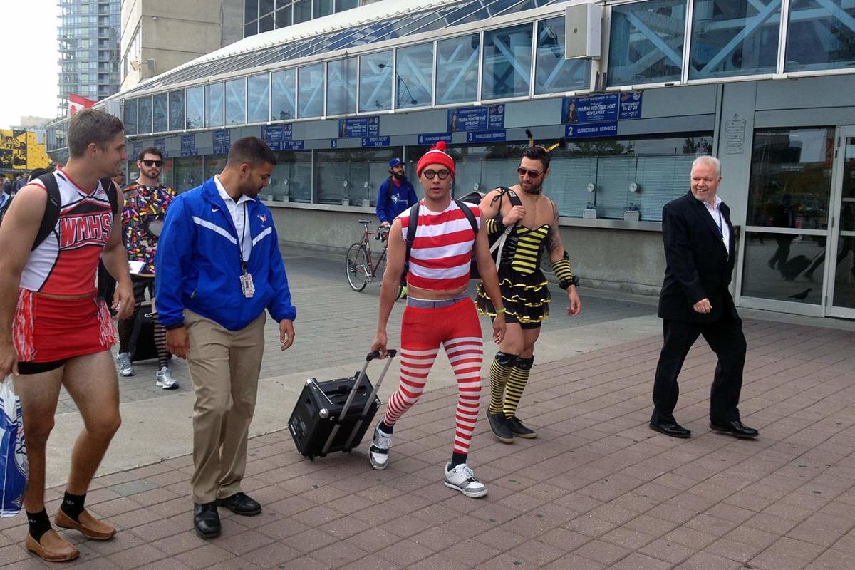 2014-Ryan-Goins-Blue-Jays-rookie-hazing.jpg