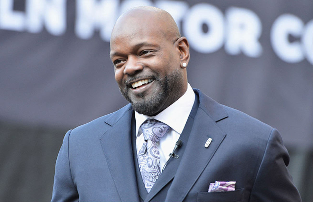 Emmitt Smith discusses his move from the field to the