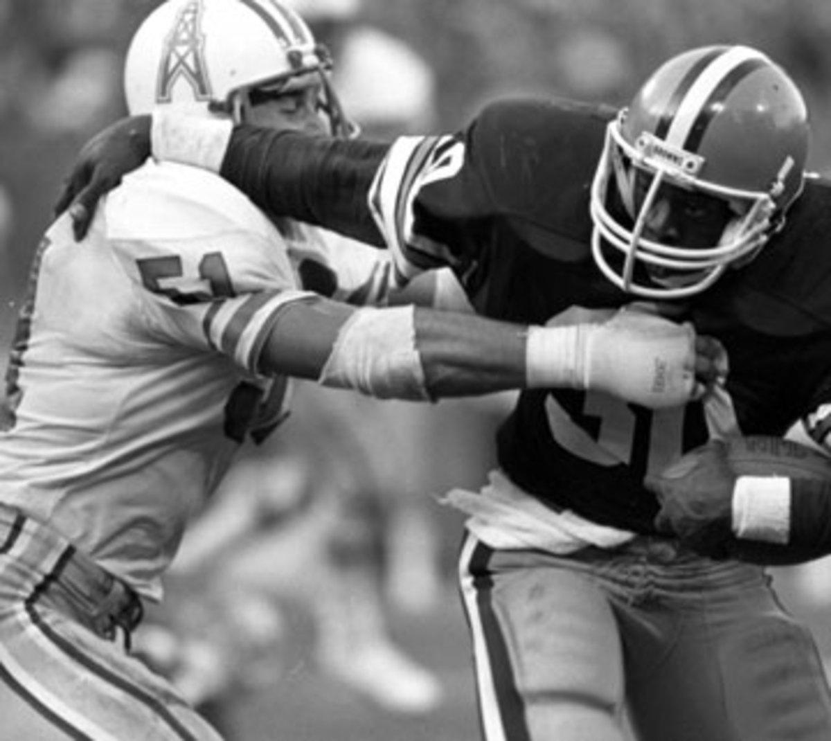 Ted Thompson played 10 seasons in the NFL as a backup linebacker and on special teams. (Diamond Images/Getty Images)