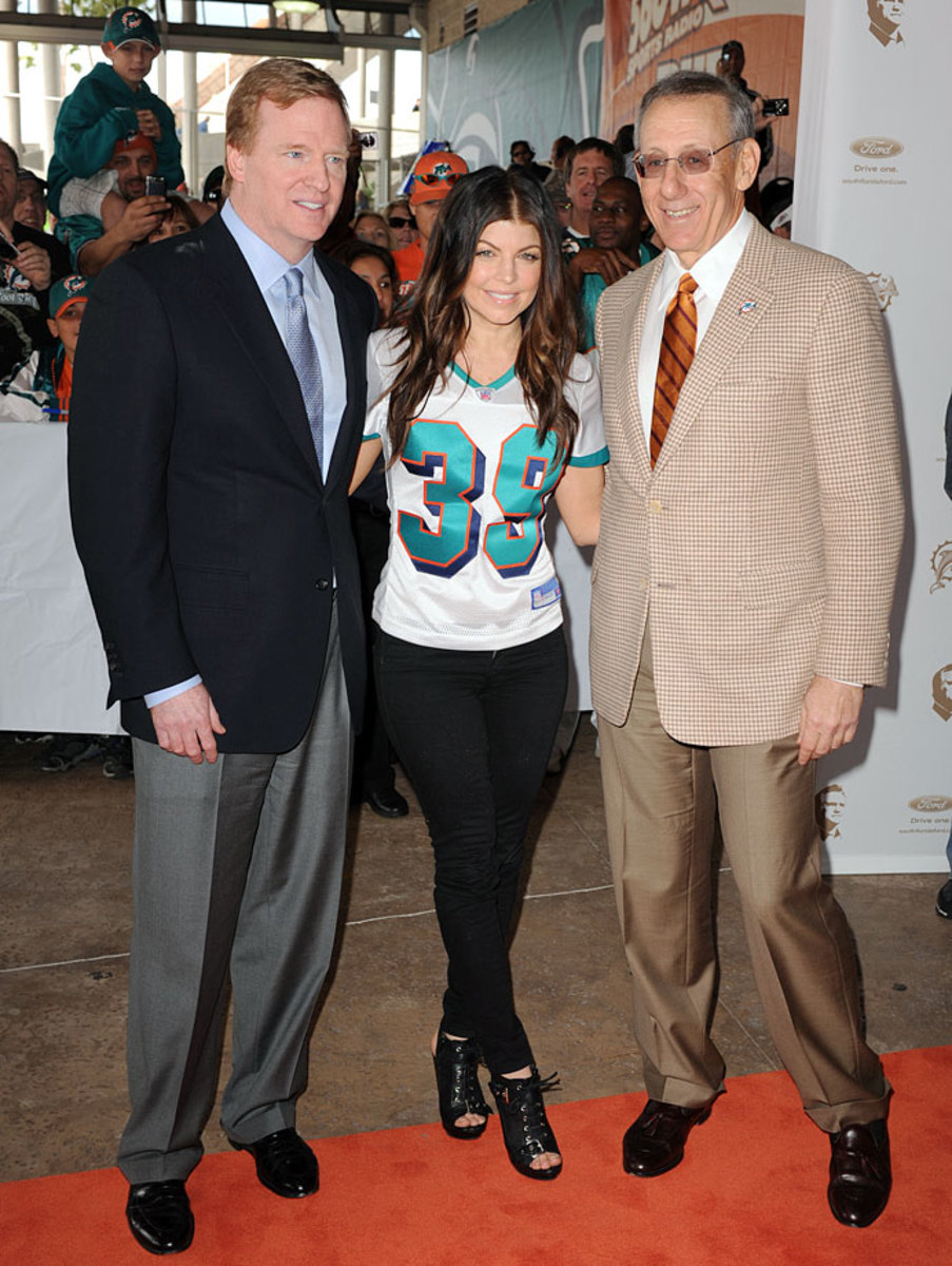 fergie-miami-dolphins.jpg