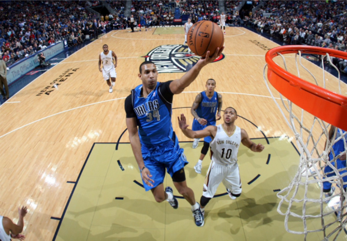 The easy looks come often for Mavs center Brandan Wright. (Layne Murdoch/NBAE via Getty Images)