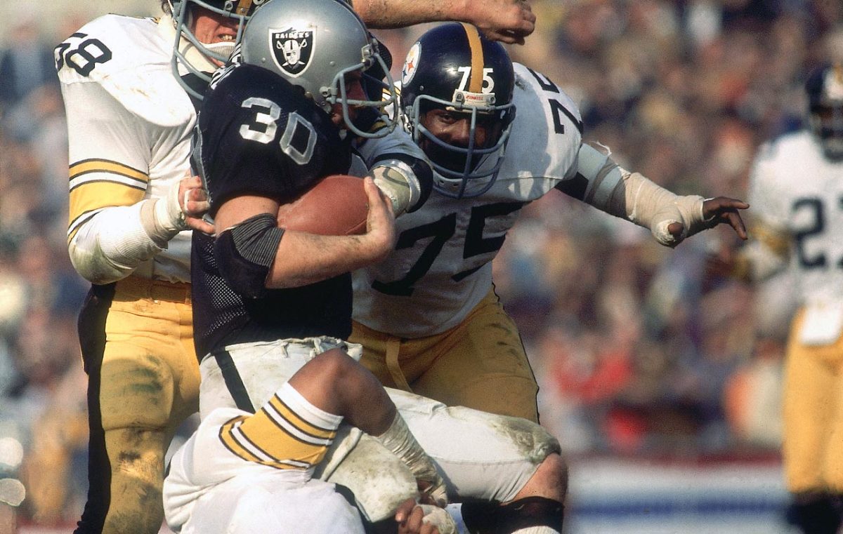 1976-Mean-Joe-Greene-Mark-van-Eeghen-001345051.jpg