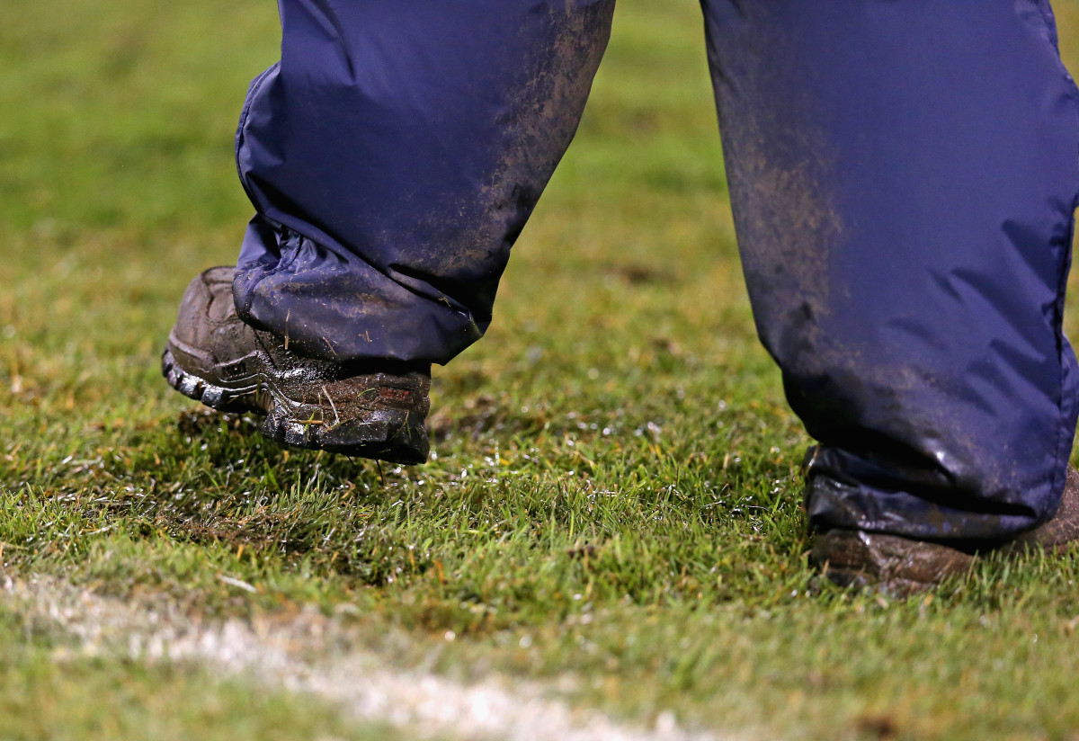 Chicago Bears considering switch to artificial turf at Soldier Field ...