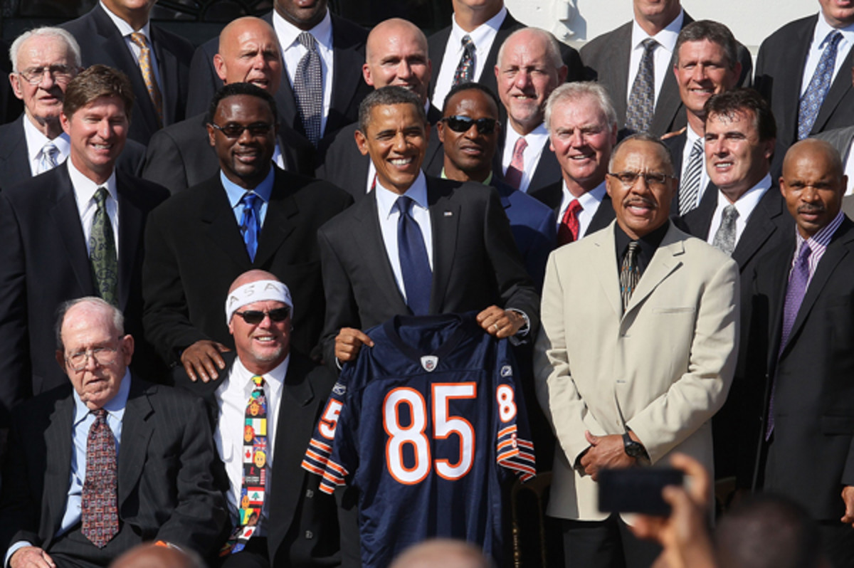 President Obama with the members of the 1985 Chicago Bears in 2011.