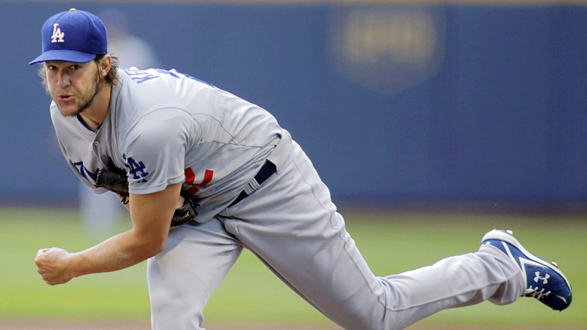 Clayton Kershaw flashes his glove, orchestrates impressive double play