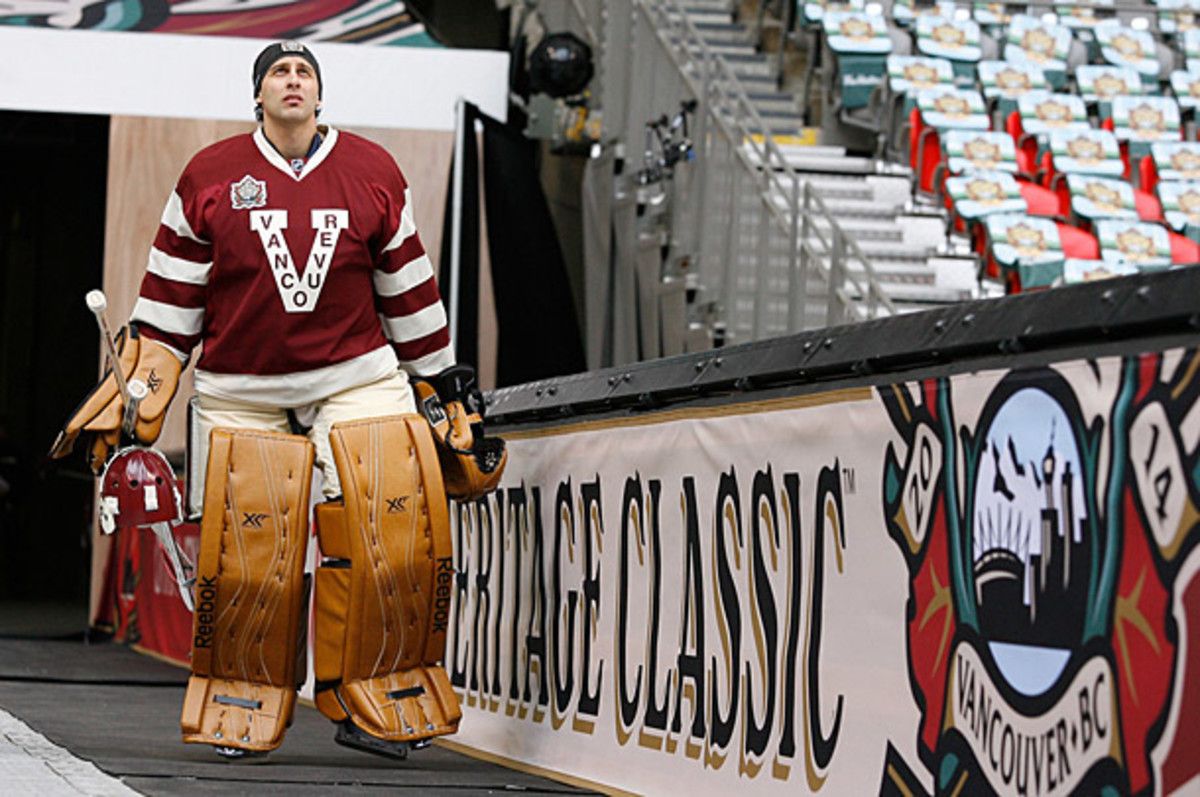 Roberto Luongo at the Heritage Classic