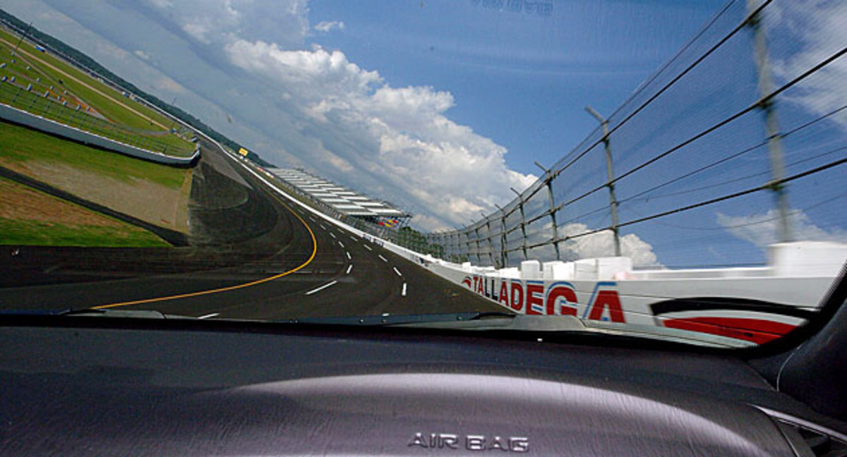 talladega-turn-juliebennett-ap.jpg