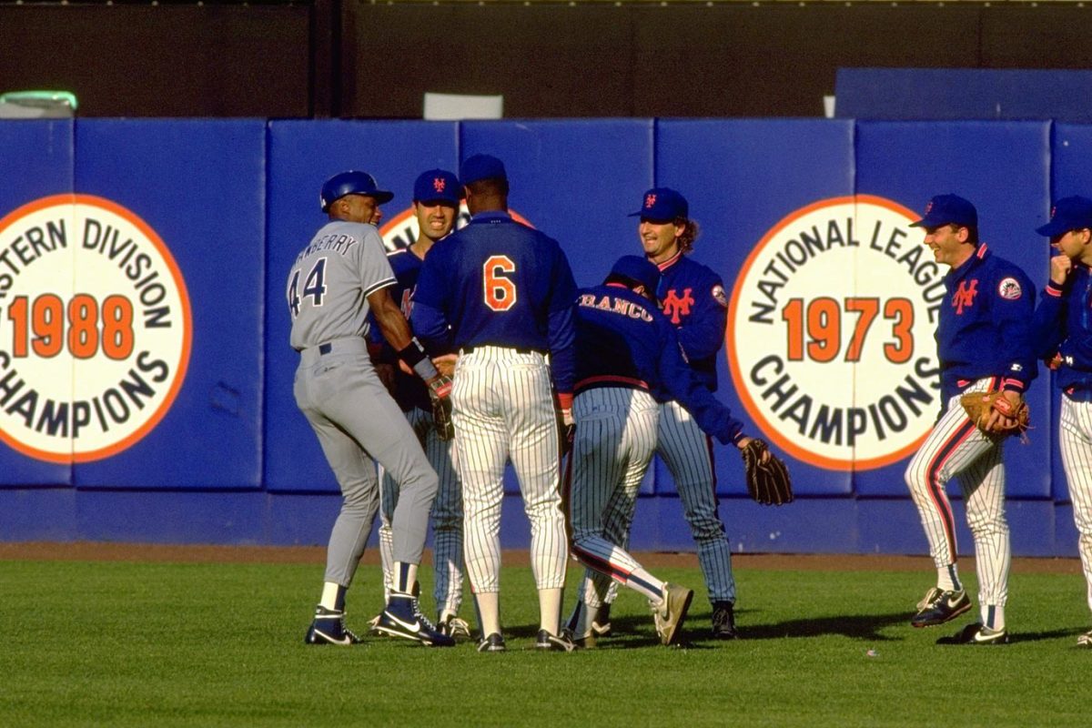 1991-0507-Darryl-Strawberry-former-Mets-teammates-05309709.jpg