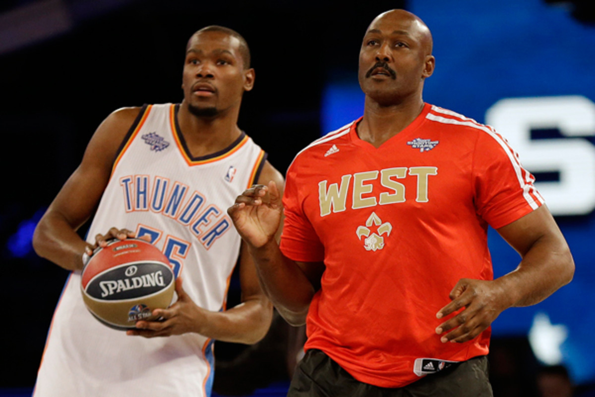 Thunder star Kevin Durant and Malone watch the skills competition at 2014 NBA All Star Weekend. (AP Photo/Gerald Herbert)