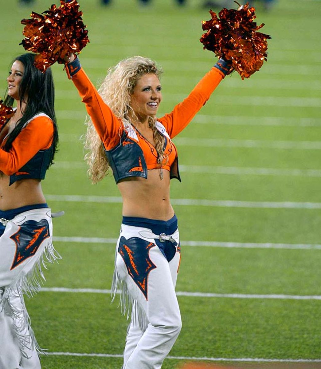 140203165009-denver-broncos-super-bowl-xlviii-cheerleaders-op6b-121721-mid-single-image-cut.jpg