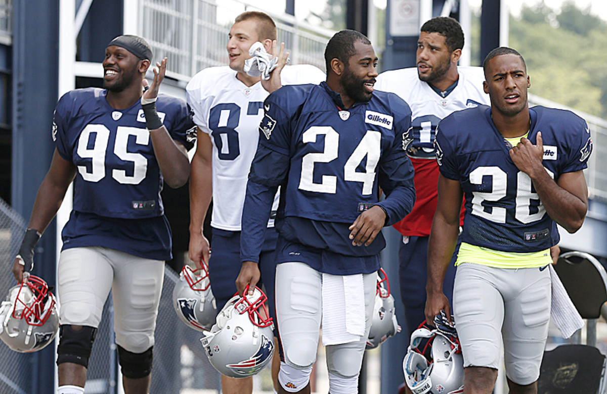 Darrelle Revis at the Patriots have plenty of reasons to smile. (AP Photo)