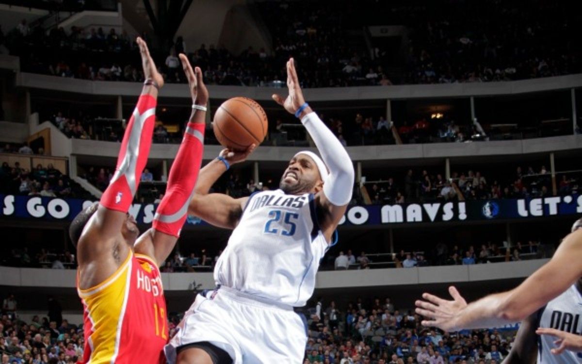 Mavericks forward Vince Carter is averaging 11 points in his 16th season. (Glenn James/NBAE via Getty Images)