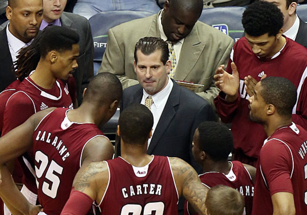 UMass coach Derek Kellogg said his team immediately voiced their support for Derrick Gordon after he told them he was gay. (Jim Owens/Icon SMI)