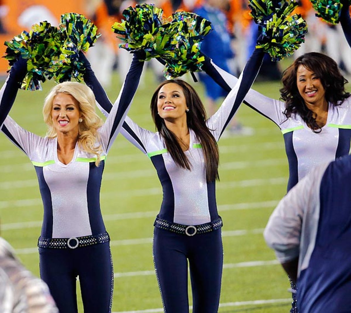 140203165037-seattle-seahawks-super-bowl-xlviii-cheerleaders-ap110424909615-10-single-image-cut.jpg