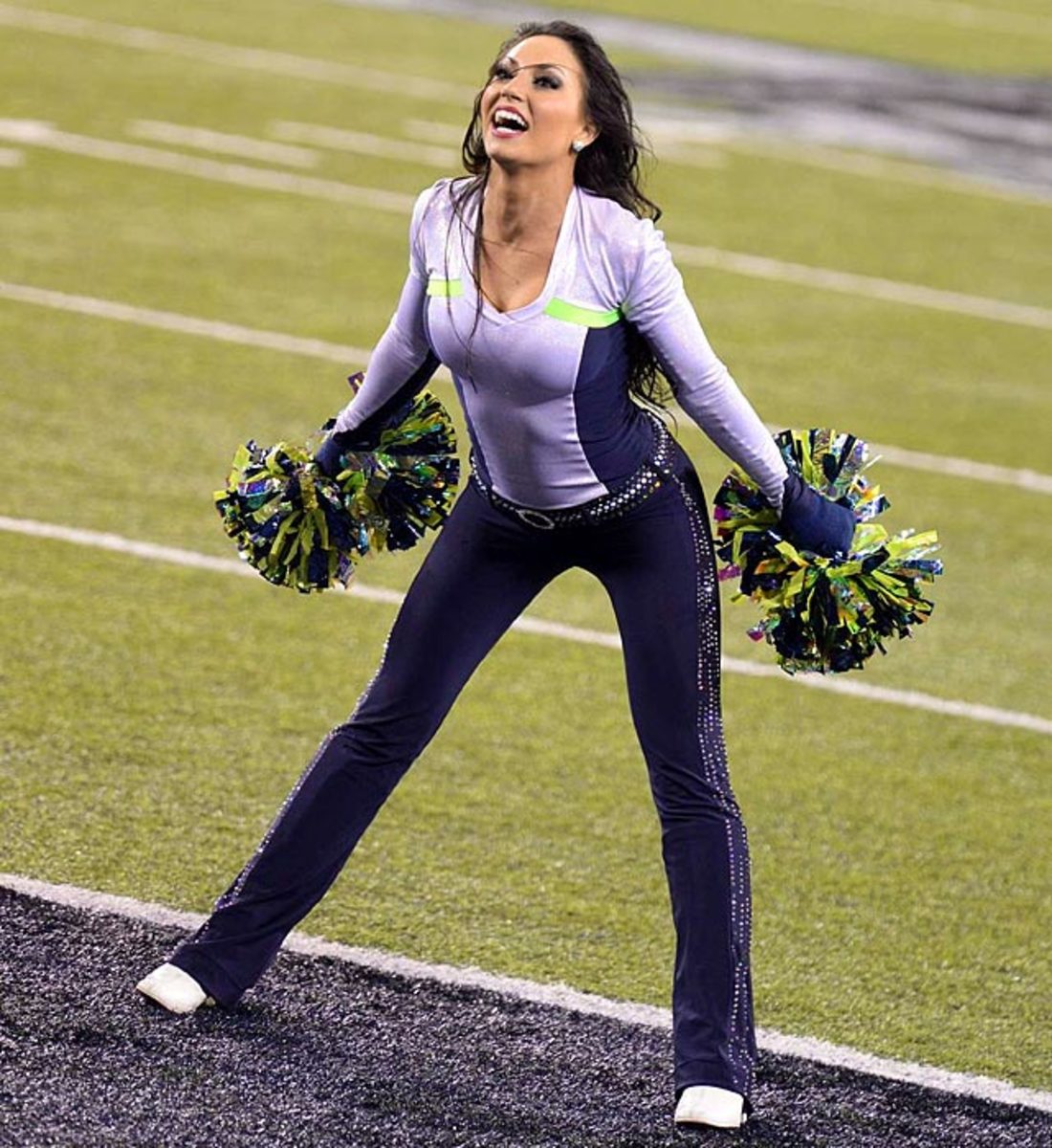 140203165121-seattle-seahawks-super-bowl-xlviii-cheerleaders-op6c-119648-mid-single-image-cut.jpg