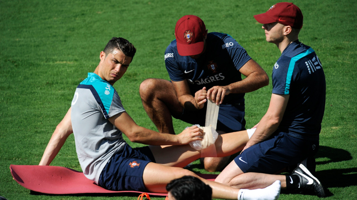 Cristiano Ronaldo wears knee brace at Portugal training ahead of USA