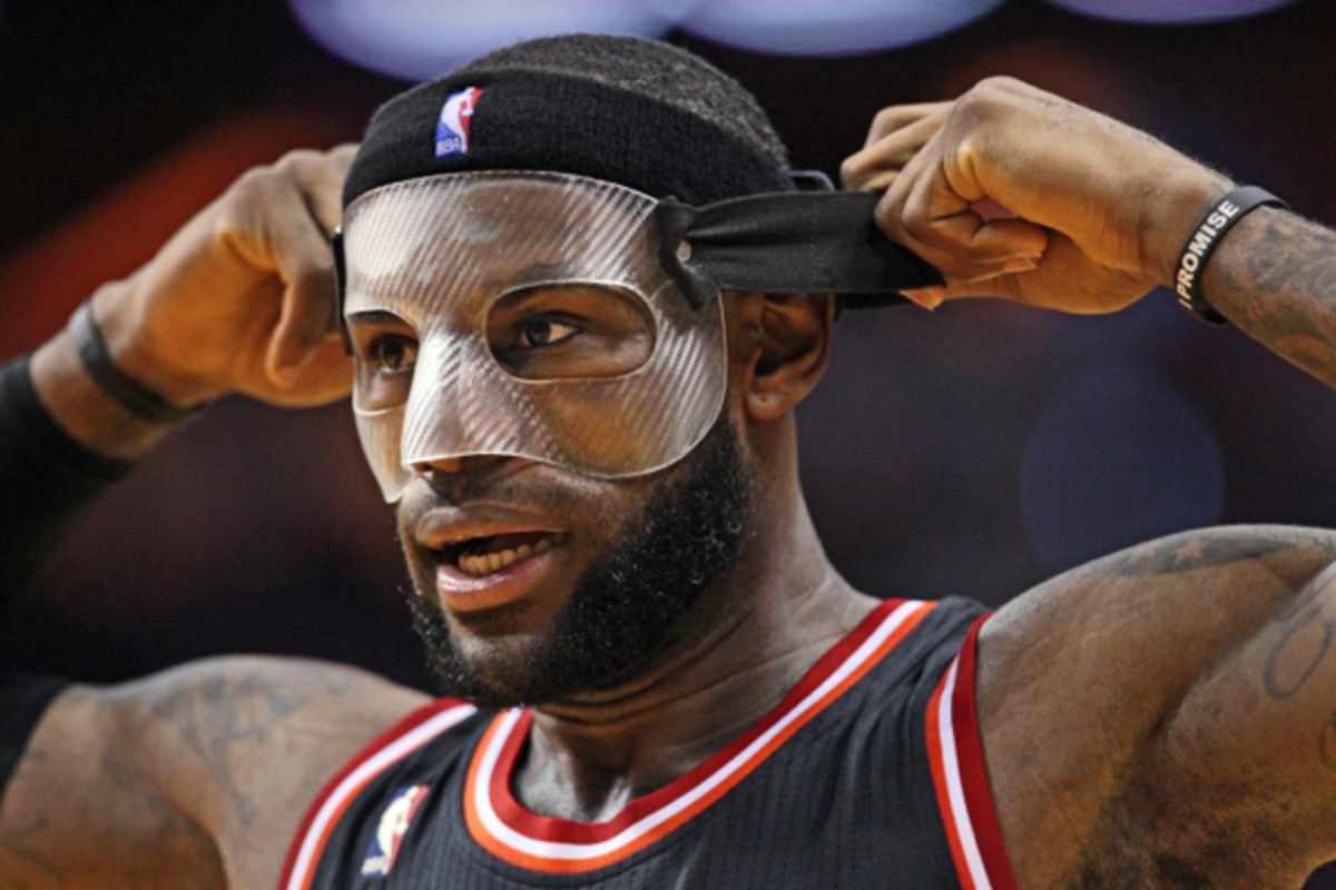 Heat forward LeBron james wore a clear mask against the Magic. (Miami Herald/Getty Images)