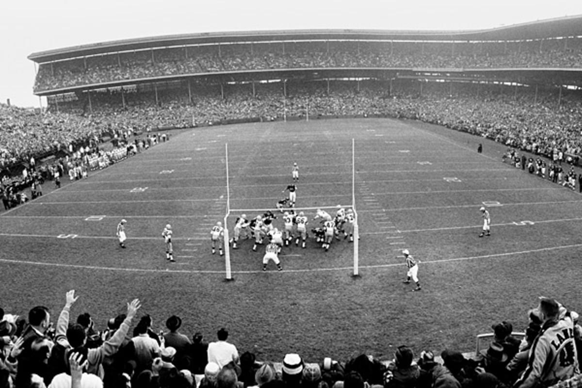 Bears and Packers :: Neil Leifer/SI