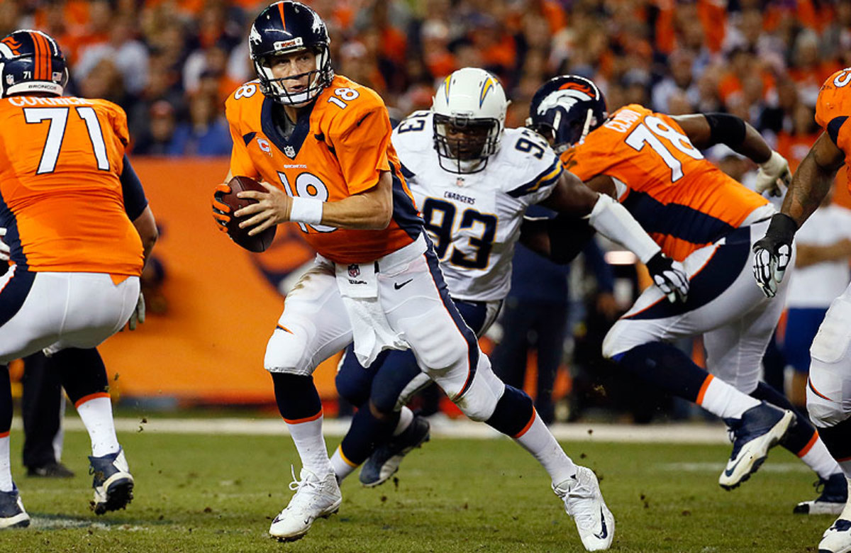 Peyton Manning threw for 286 yards and three touchdowns as the Broncos improved to 6-1 with the win over the Chargers. (Jack Dempsey/AP)