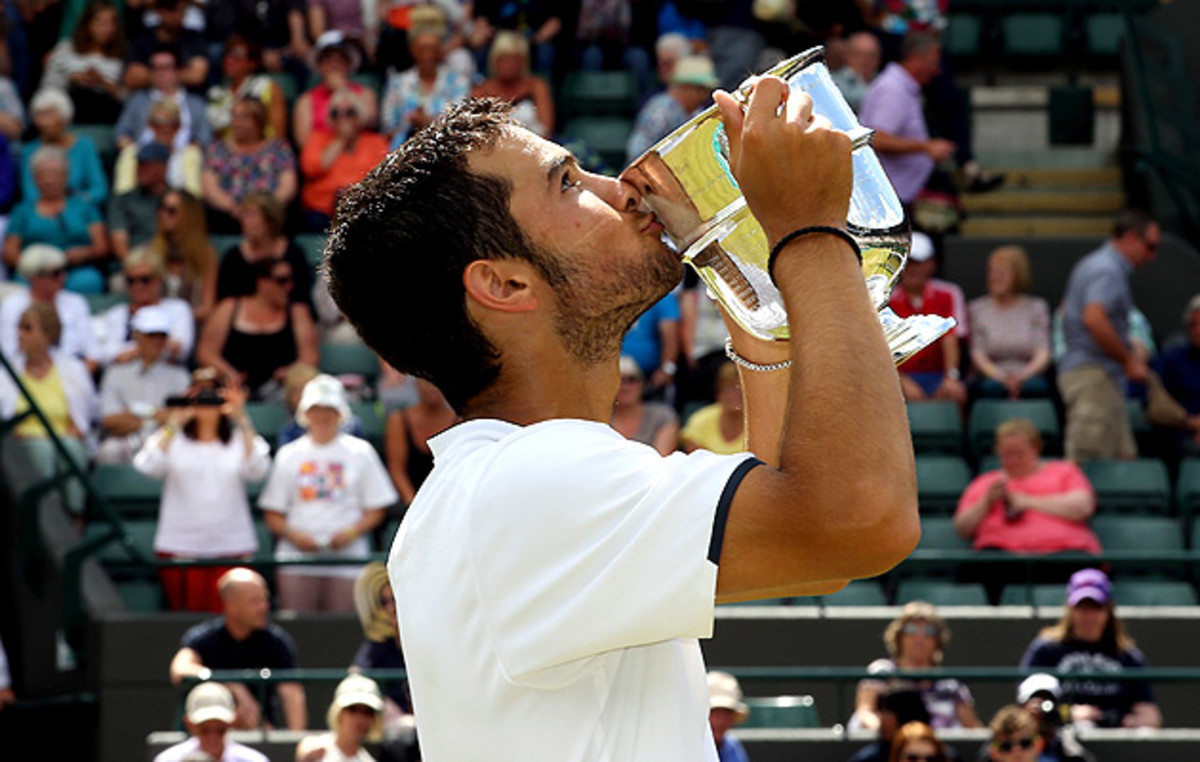 Noah Rubin kisses the trophy after winning the Wimbledon Boys' tournament.