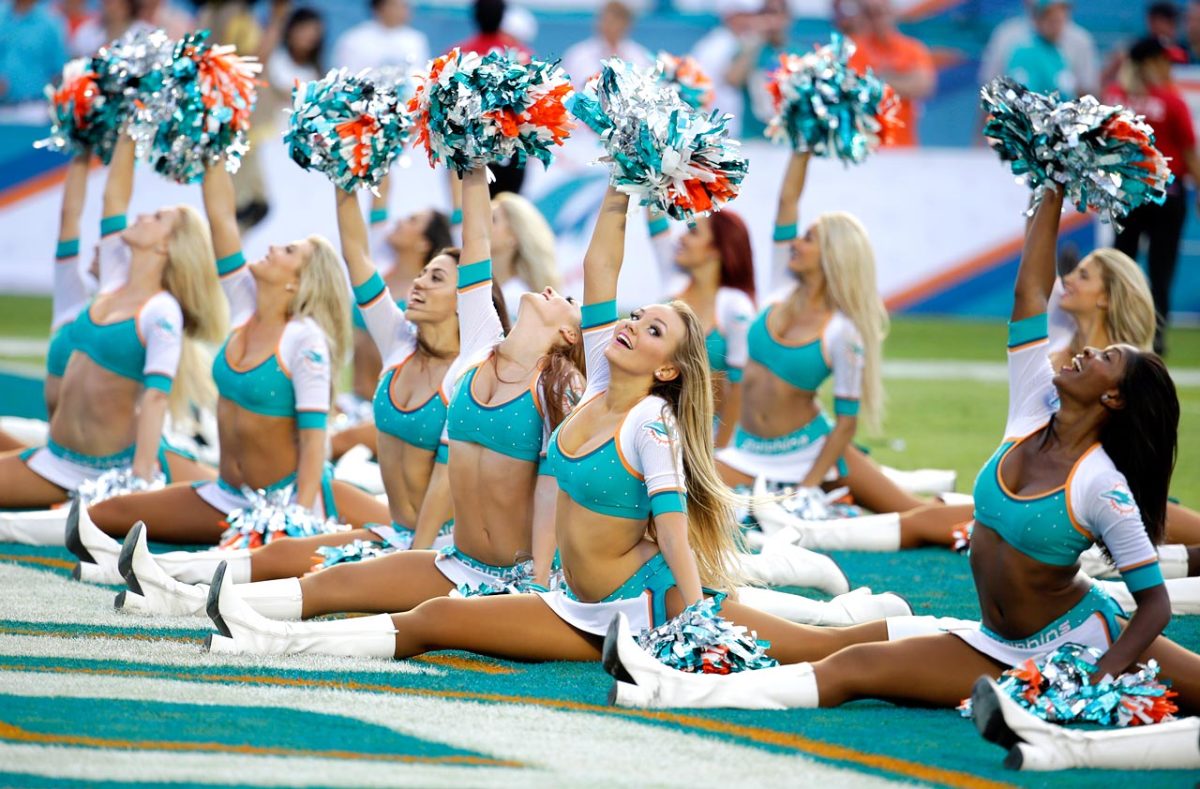 Miami-Dolphins-cheerleaders-AP626525440675_9.jpg