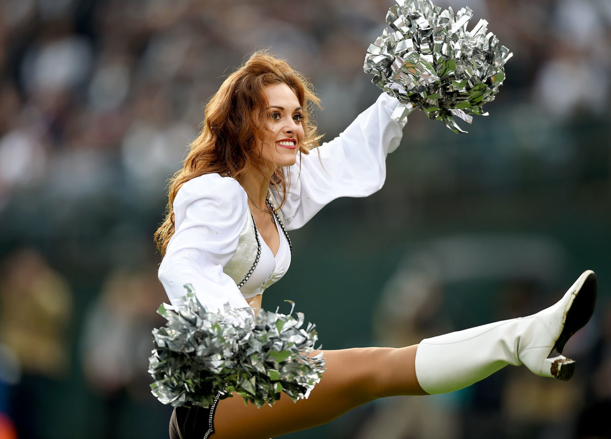 Oakland-Raiders-Raiderettes-cheerleaders-460154204_10.jpg