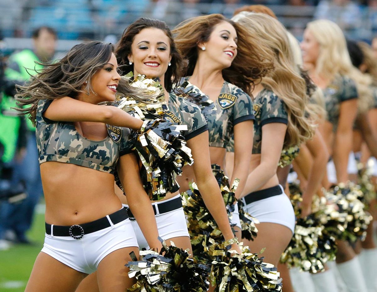 Jacksonville-Jaguars-The-Roar-cheerleaders-AP601880986258_5.jpg