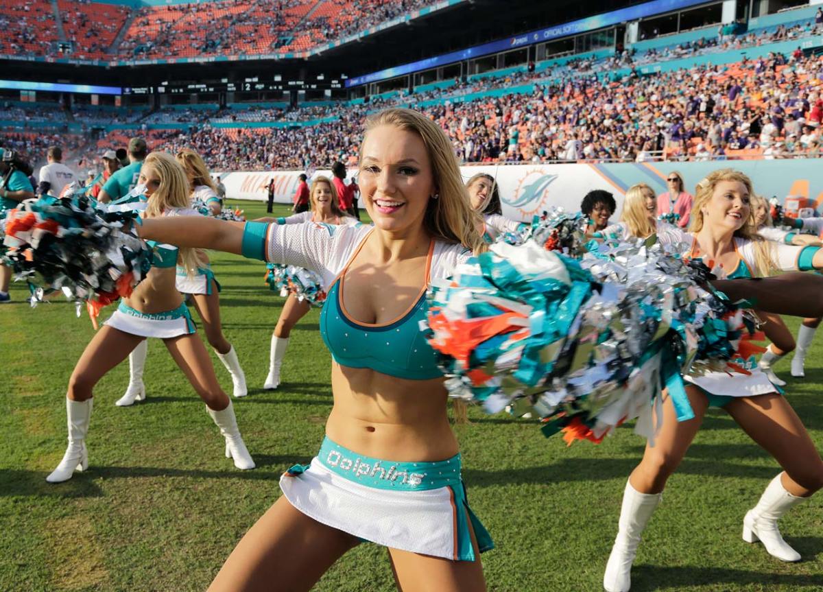 Miami-Dolphins-cheerleaders-AP813263704951_9.jpg