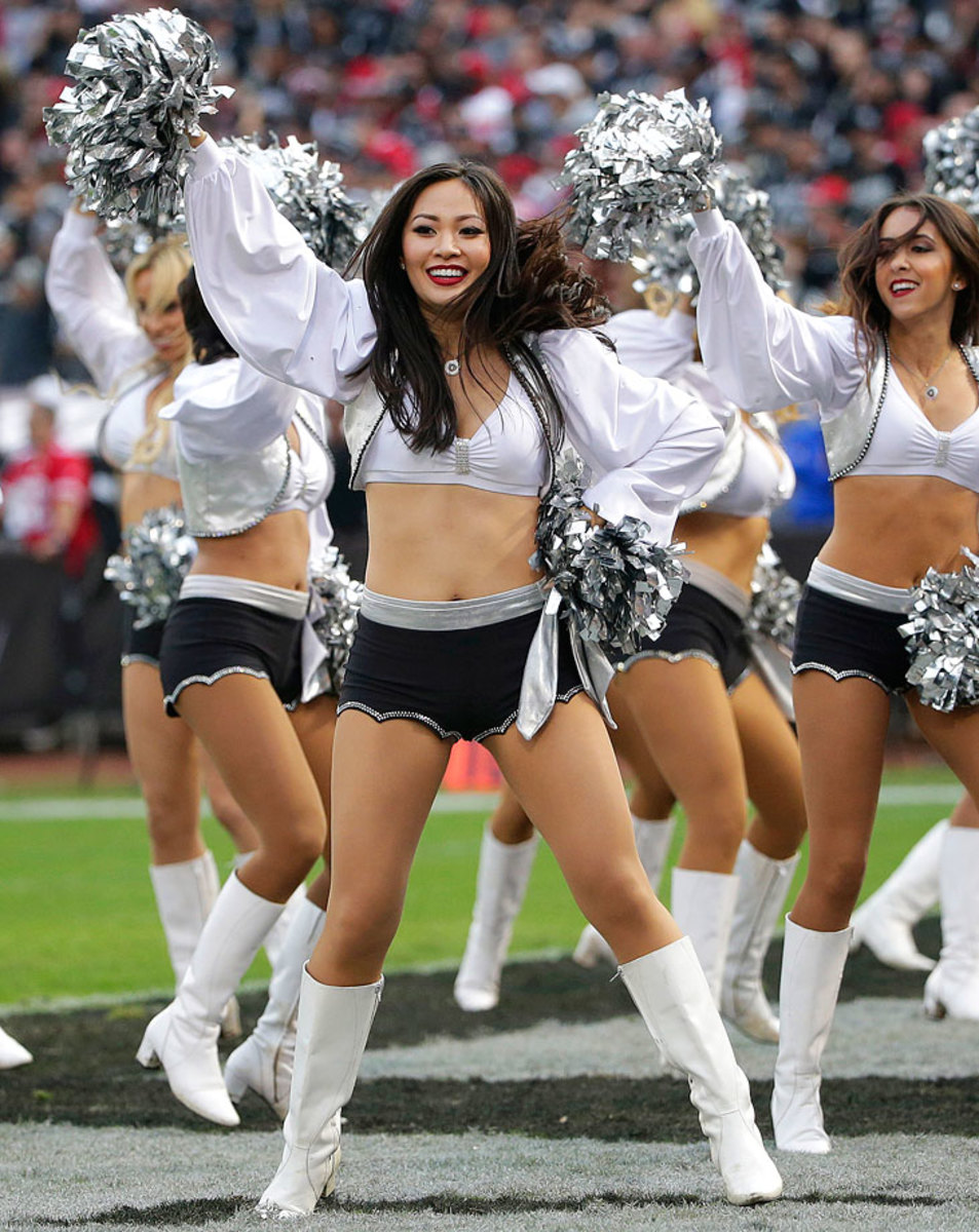 Oakland-Raiders-Raiderettes-cheerleaders-AP540251697489_8.jpg