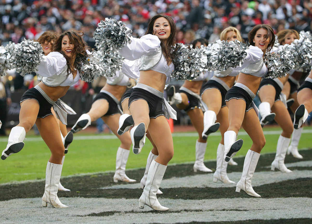 Oakland-Raiders-Raiderettes-cheerleaders-AP507394206777_7.jpg