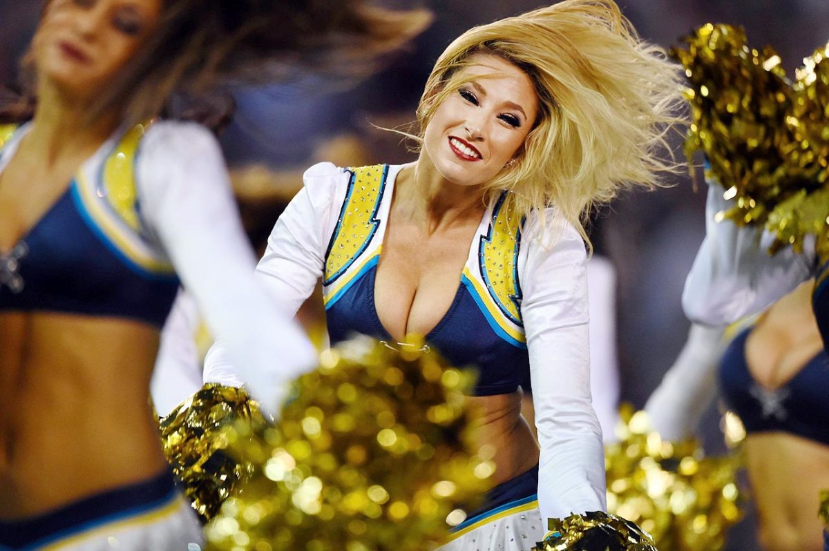 San-Diego-Charger-Girls-cheerleaders-X159031_TK1_877.jpg