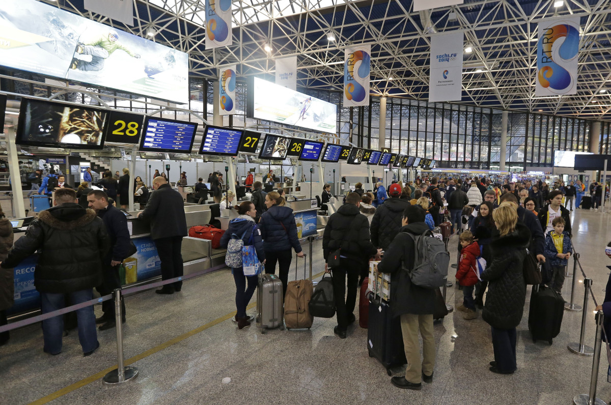 аэропорт сочи сейчас. аэропорт сочи аэровокзал. аэропорт сочи адлер. курилка в аэропорту сочи. аэропорт адлер 2020.