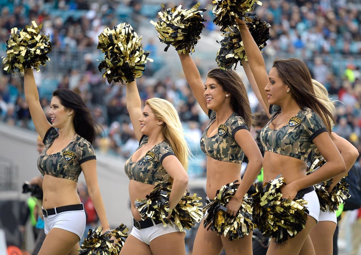 Jacksonville-Jaguars-The-Roar-cheerleaders-AP304907024262_4.jpg