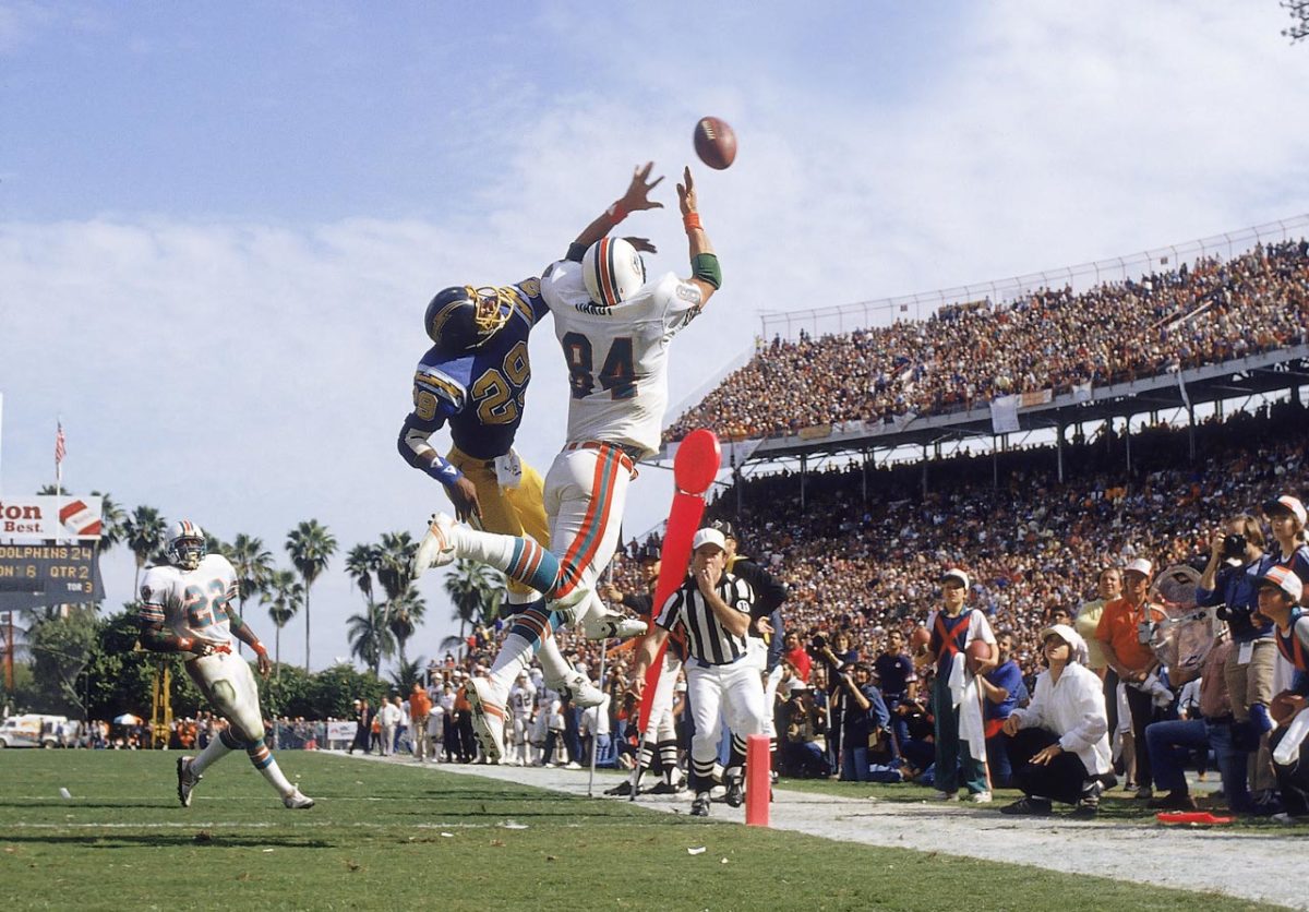 1983-AFC-Playoffs-Bruce-Hardy-Mike-Williams-001087336_0.jpg