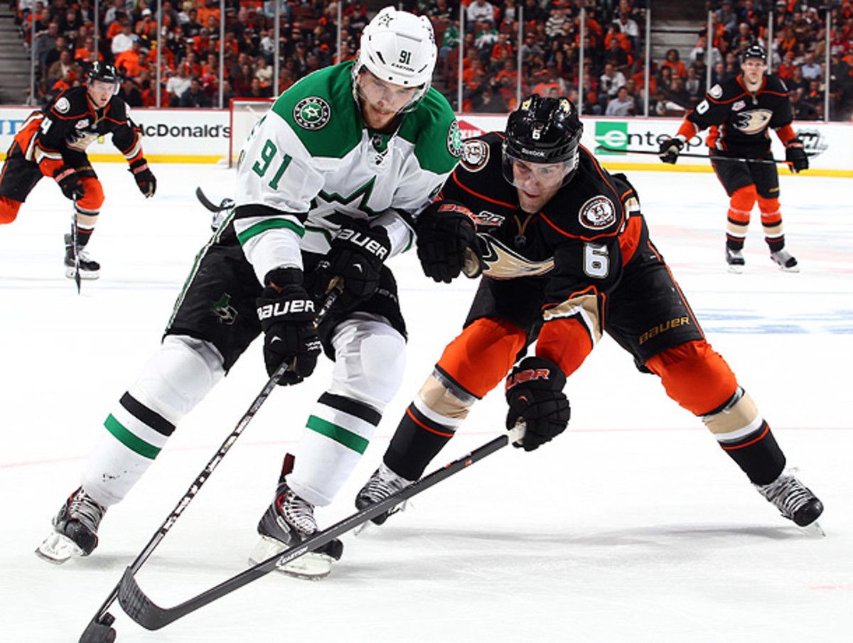 Tyler Seguin (left) and the Stars battled back before falling short against Anaheim. (Debora Robinson/Getty Images)