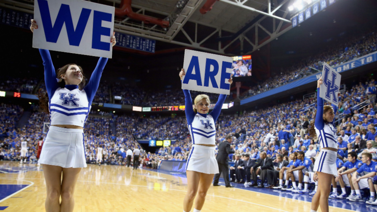 Drake appears at Kentucky's Big Blue Madness, airballs a threepointer