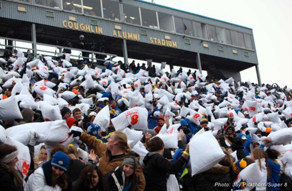 pillow-fight.jpg