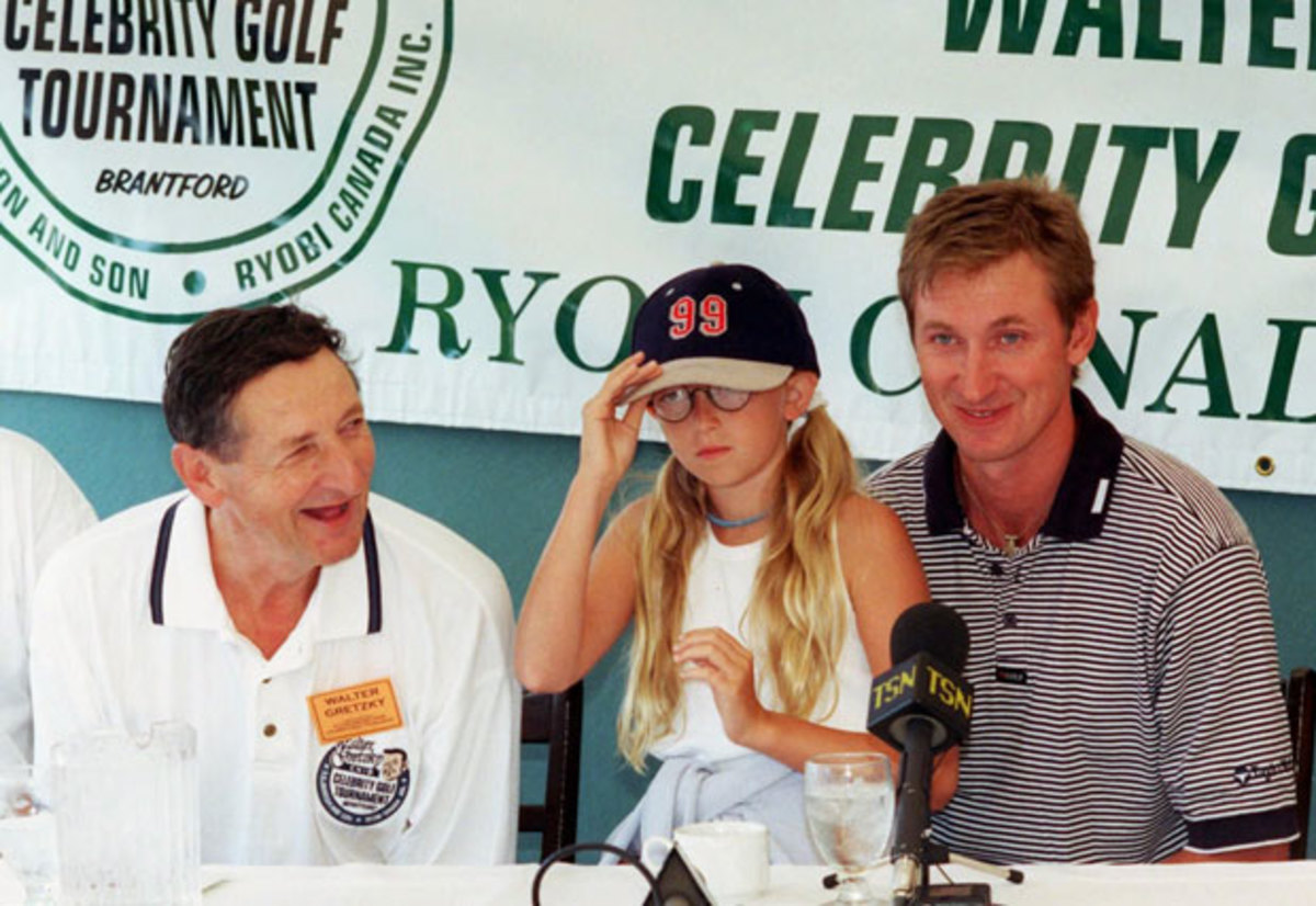 Walter, Paulina and Wayne Gretzky :: AP