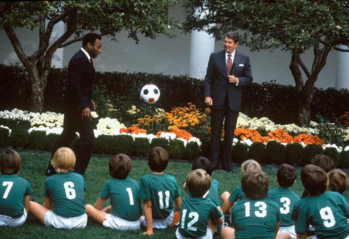 140605104758-1982-ronald-reagan-pele-single-image-cut.jpg
