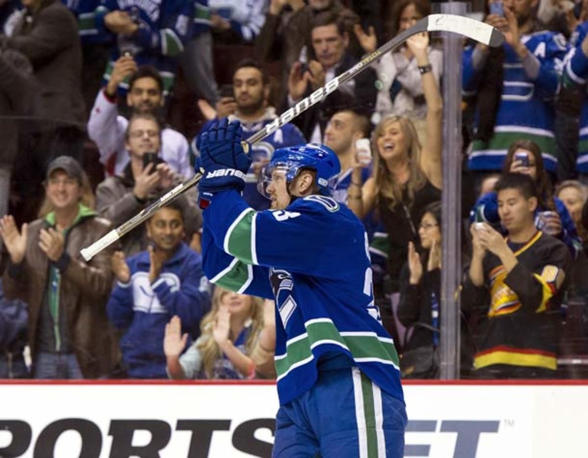 Henrik Sedin received a standing ovation after becoming the Canucks' all-time scoring leader. (Rich Lam/Getty Images)