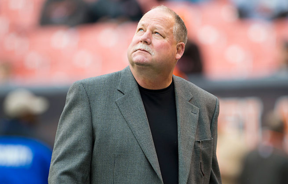Former Browns president Mike Holmgren at practice - Sports Illustrated