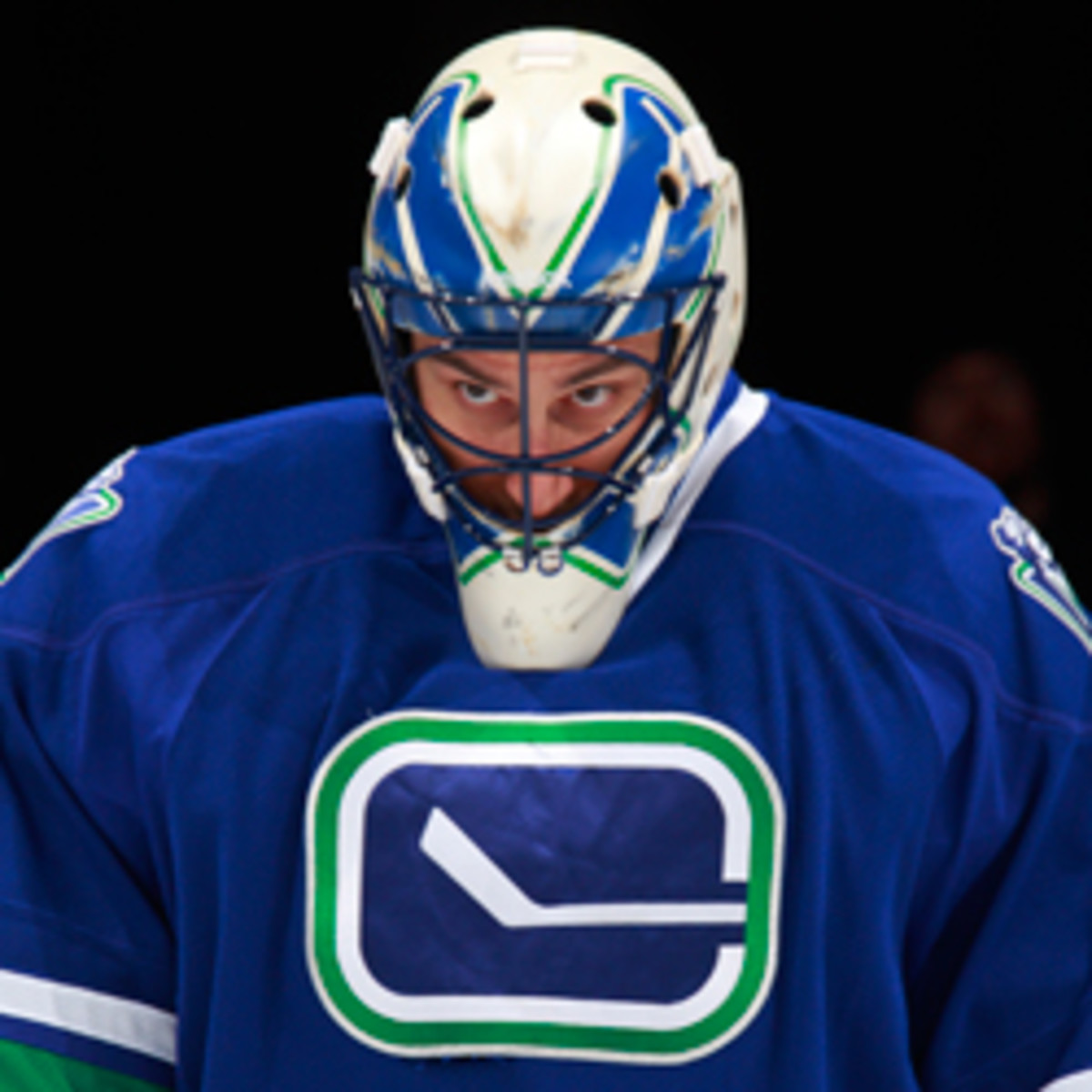 Roberto Luongo has been linked to the Maple Leafs and Panthers in trade scenarios. (Jeff Vinnick/Getty Images)