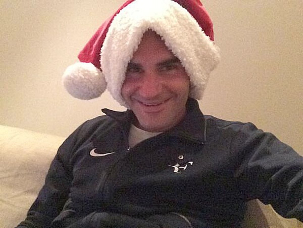 Roger Federer was in a giving mood over the weekend. (Photo from Twitter)