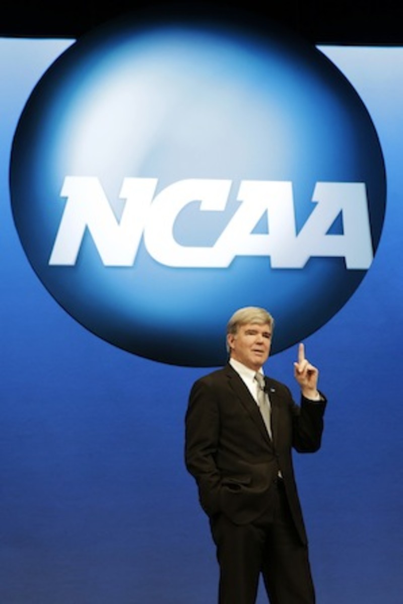 Here is Mark Emmert indicating how many Shapiro attorneys were on the NCAA payroll during the NCAA's investigation of Miami. (AP)