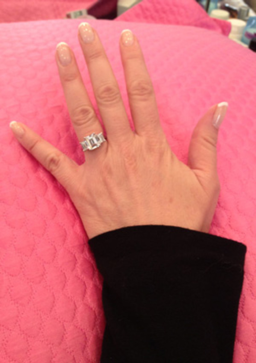 Jeanie Buss posted this photo of a diamond ring on her Twitter account. (@JeanieBuss)